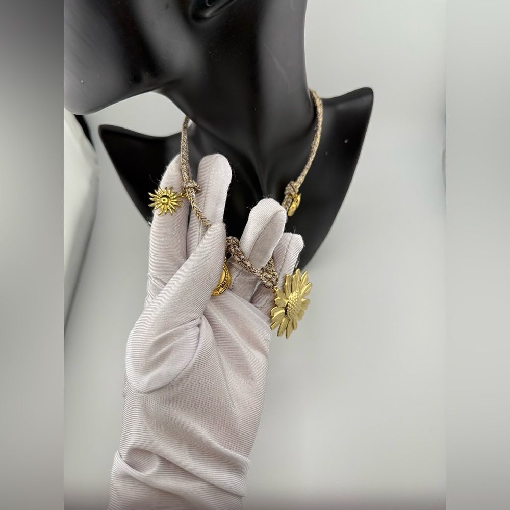 Boho Rope Chain Daisy Charm Necklace – Artistic, Light, and Beautifully Unique - Picture 13 of 15